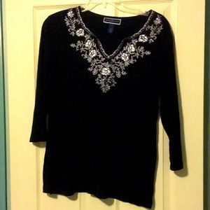 Karen Scott size XL black shirt w white trim